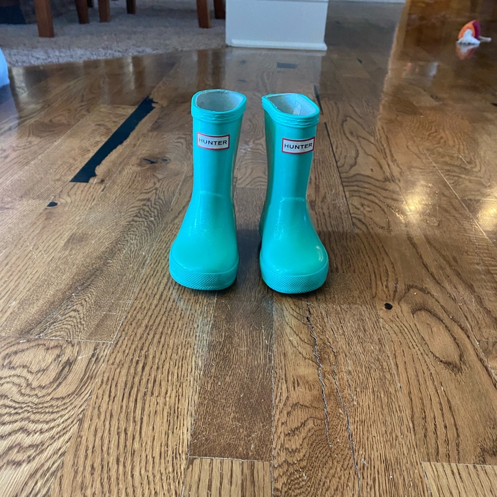 Size 7 (US) Hunter rain boots